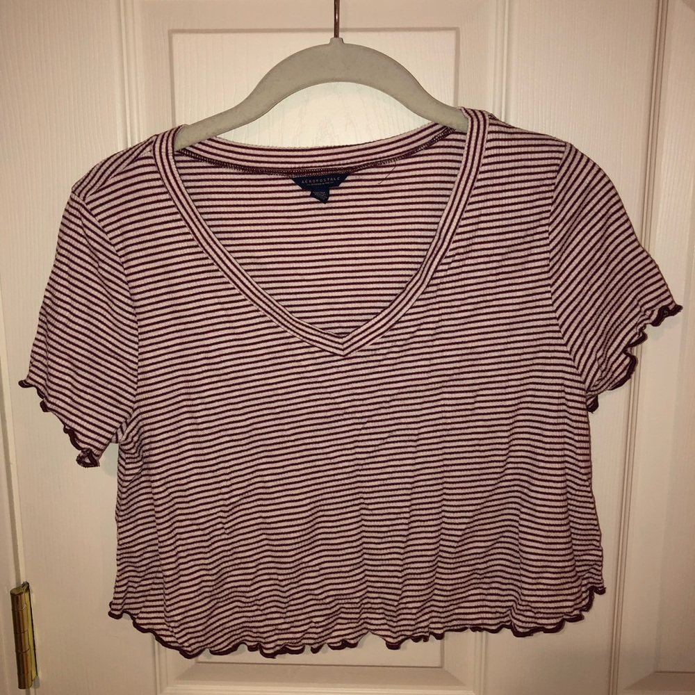 Cropped v neck top